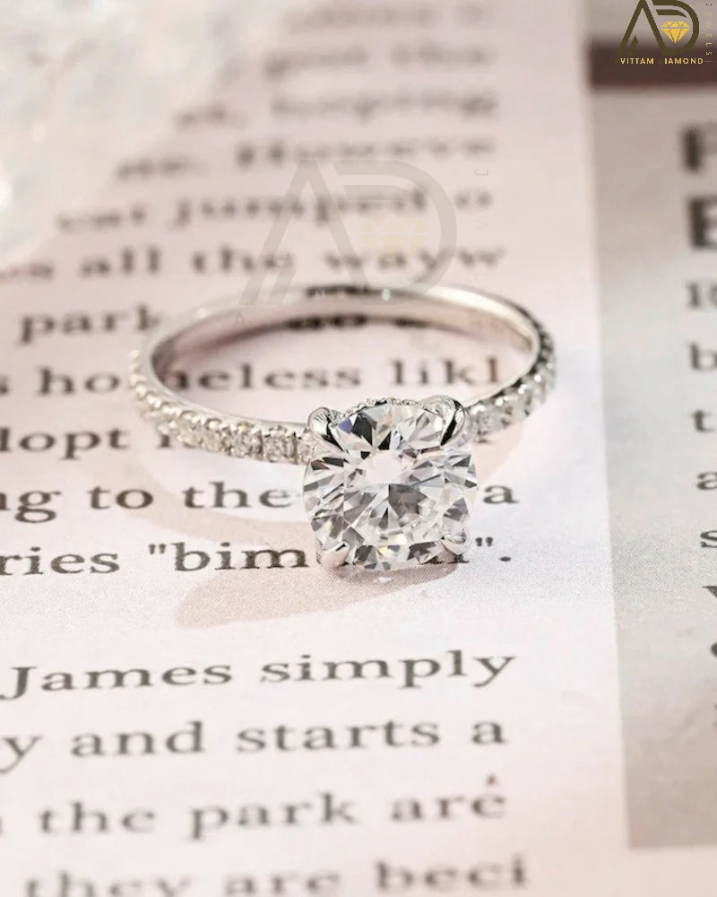 Luxurious 14K White Gold Moissanite Ring - Solitaire Design