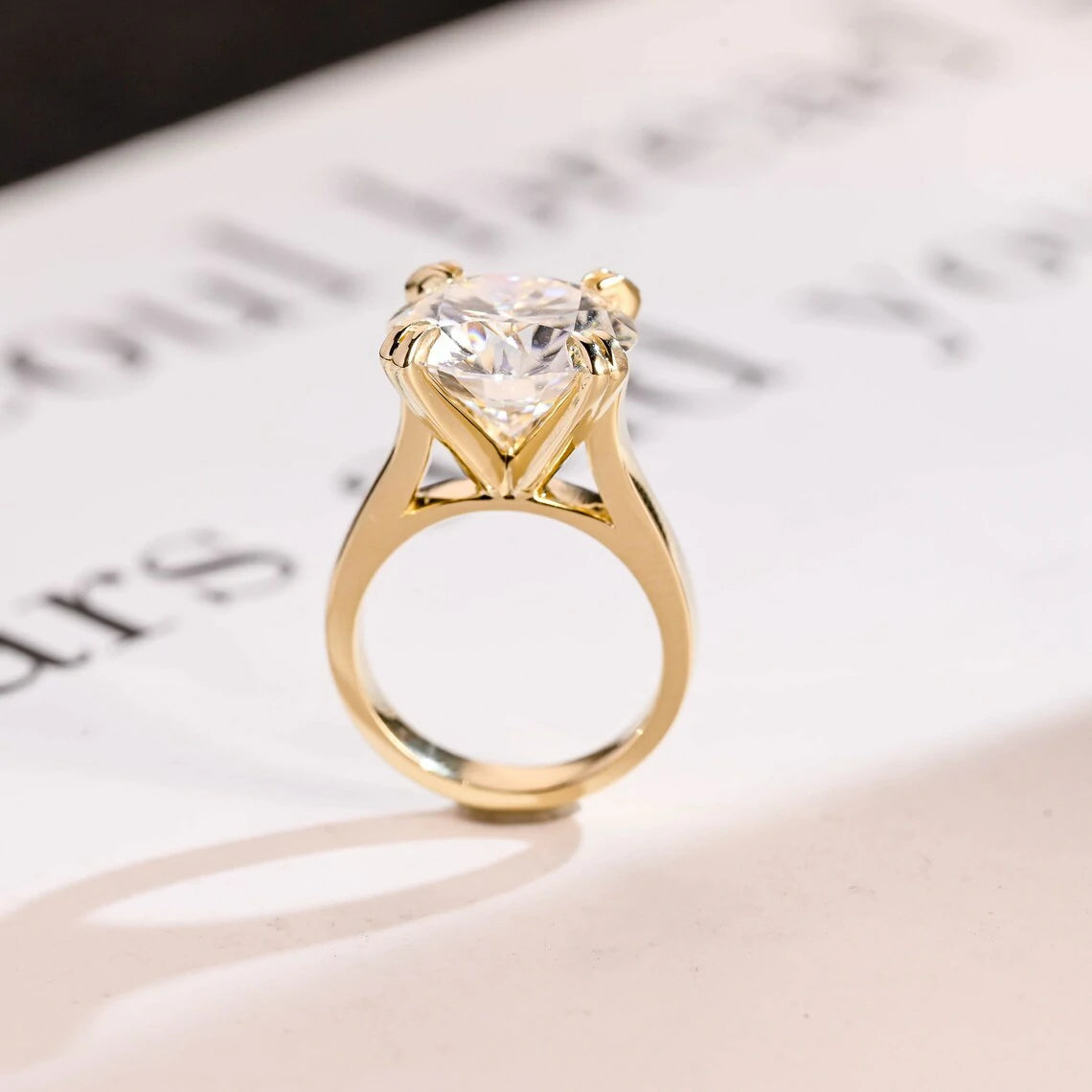 Timeless Handmade Ring | Double Claw Prong | 18K Gold Moissanite