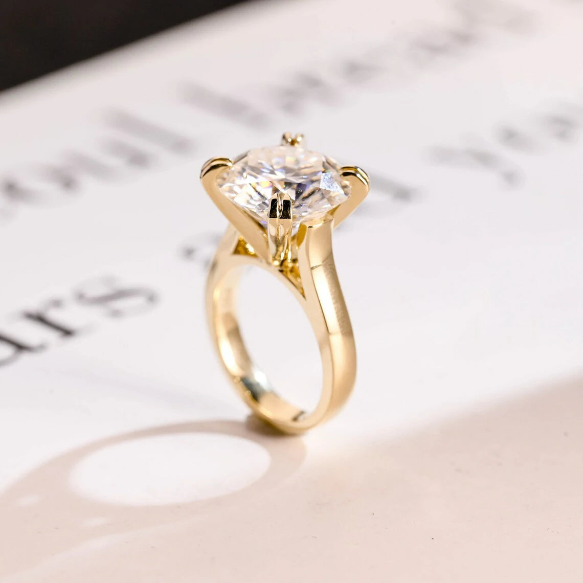 Classic Yet Modern | Double Claw Prongs | 18K Engagement Sparkle