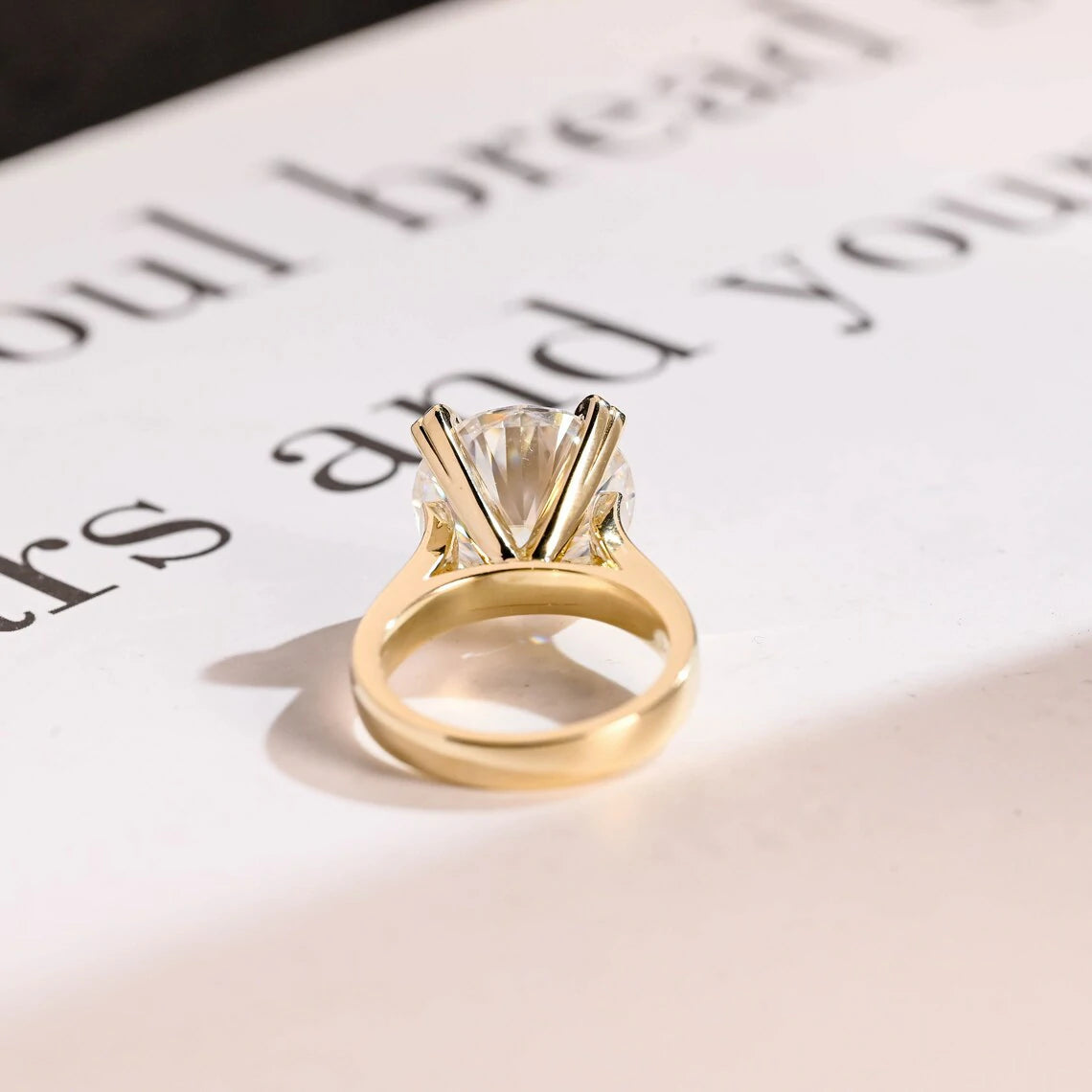 Bold Yet Graceful | 18K Gold Design | Round Cut Claw Ring