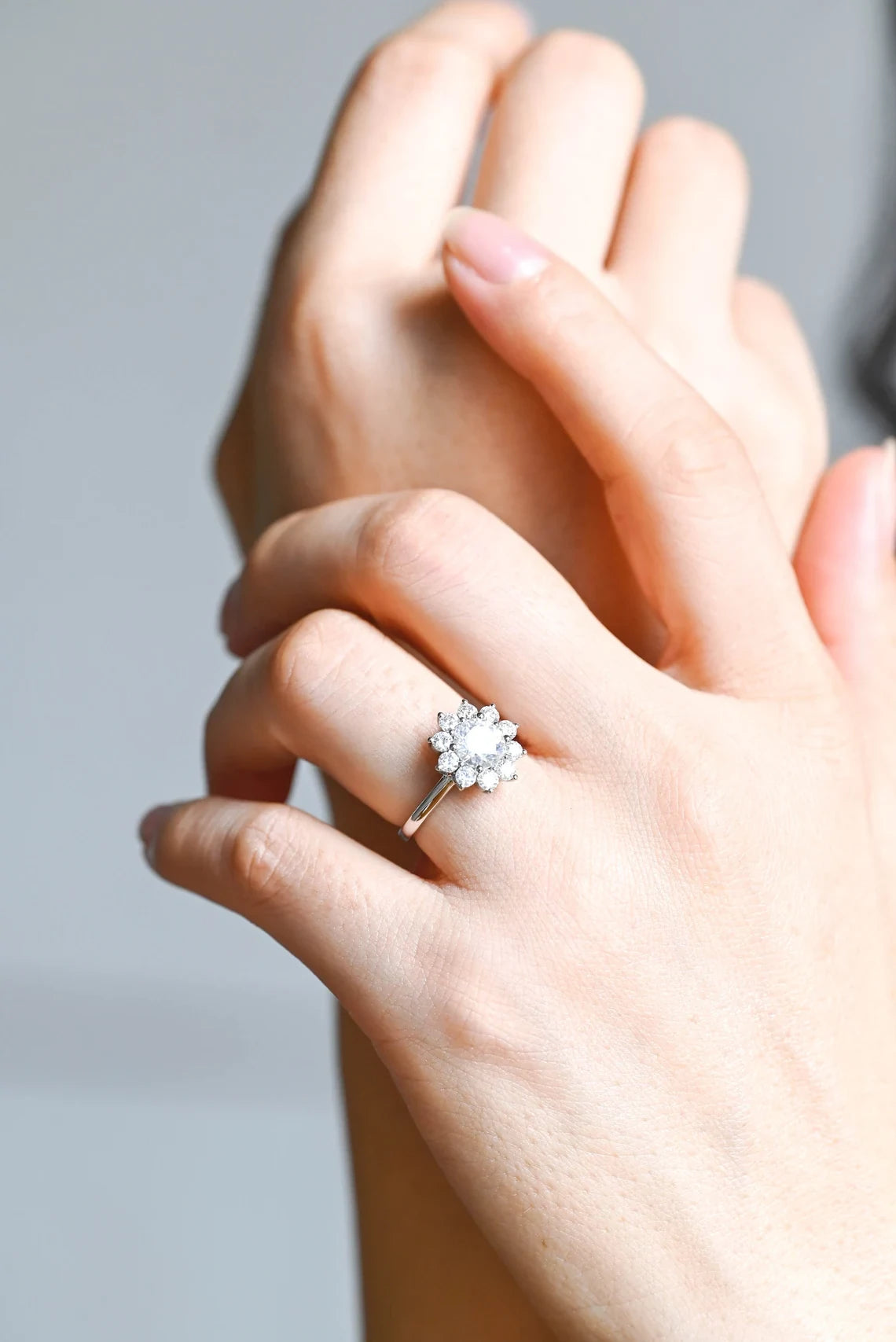 Round Cut Romance | Floral Inspired Band | 14K Gold Magic