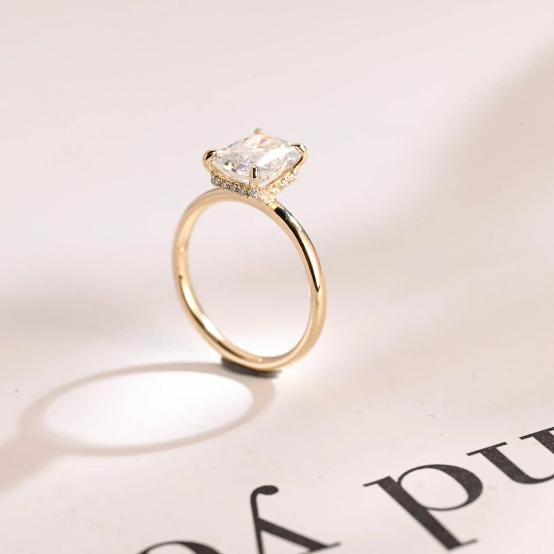 Hidden Detail | Radiant Light | 18K Bridal Brilliance