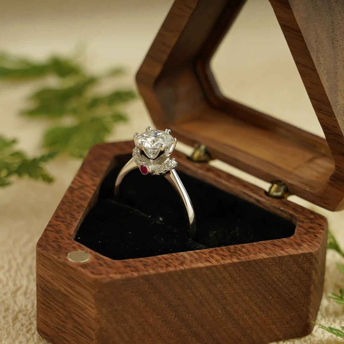 Unique and Elegant | Moissanite Sparkle | Anniversary Ring