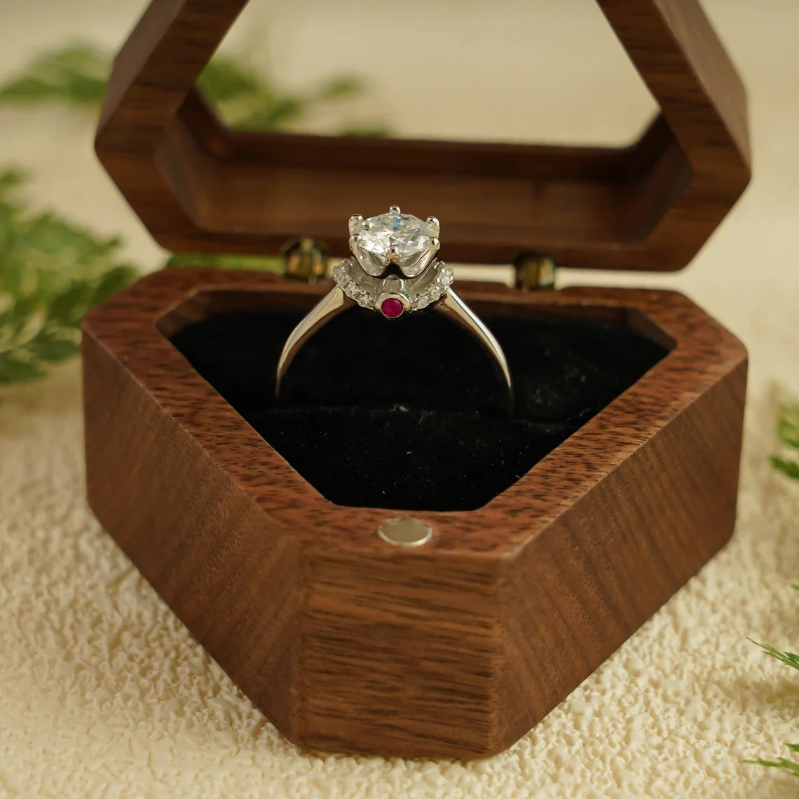 Golden Promise | Round Cut Beauty | Timeless Gift for Women