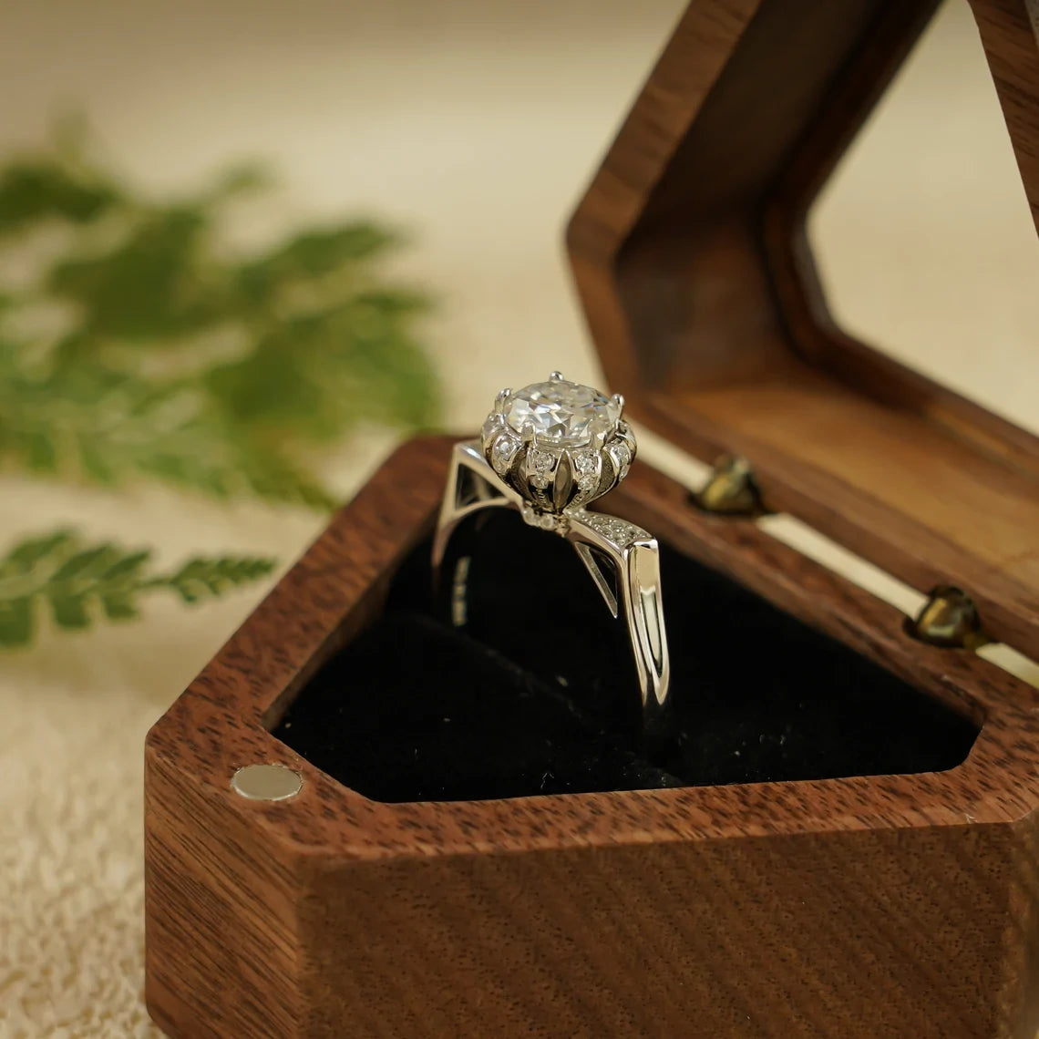 Timeless Sparkle | Round Moissanite Stone | 14K Gold Band