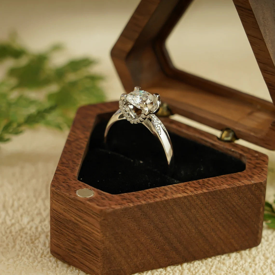 Delicate Shine | Camber Halo Ring | Moissanite Love Band
