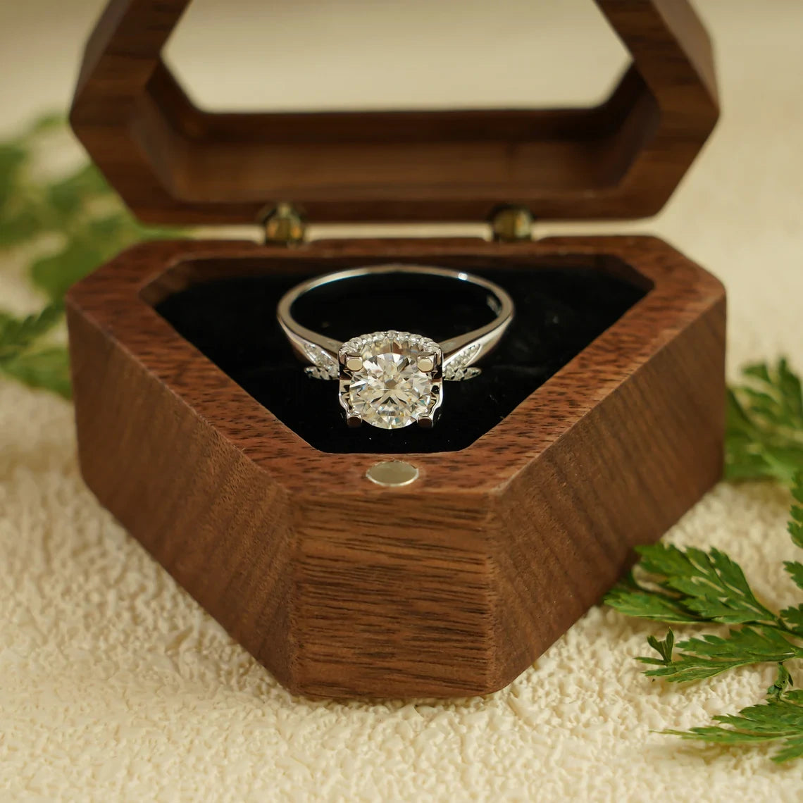 Camber Halo Magic | Round Moissanite Glow | Solid Gold Gift