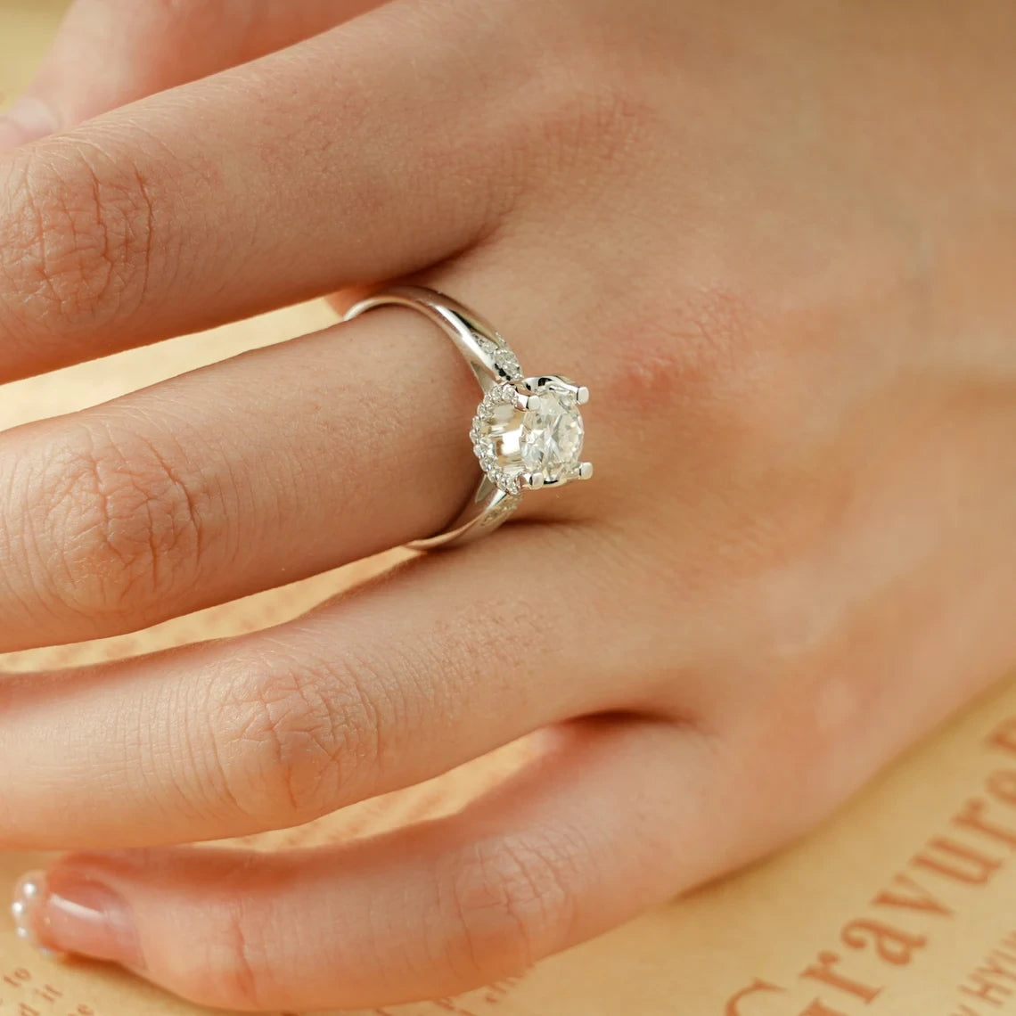 Romantic Gold Setting | Round Cut Elegance | Halo Glow