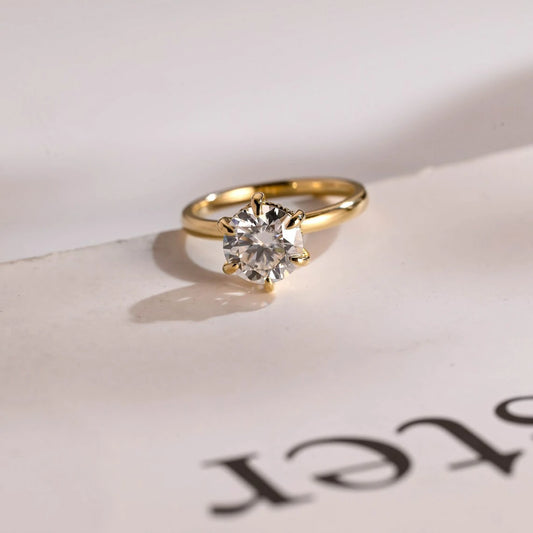 Hidden Halo Romance | Round Cut Glow | Solid Gold Sparkle