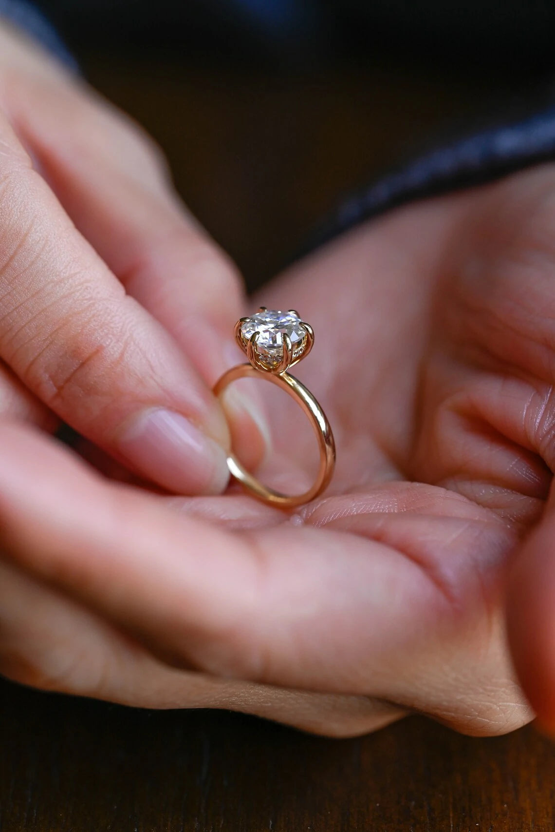 Shine of Forever | 18K Engagement Ring | Round Cut Style