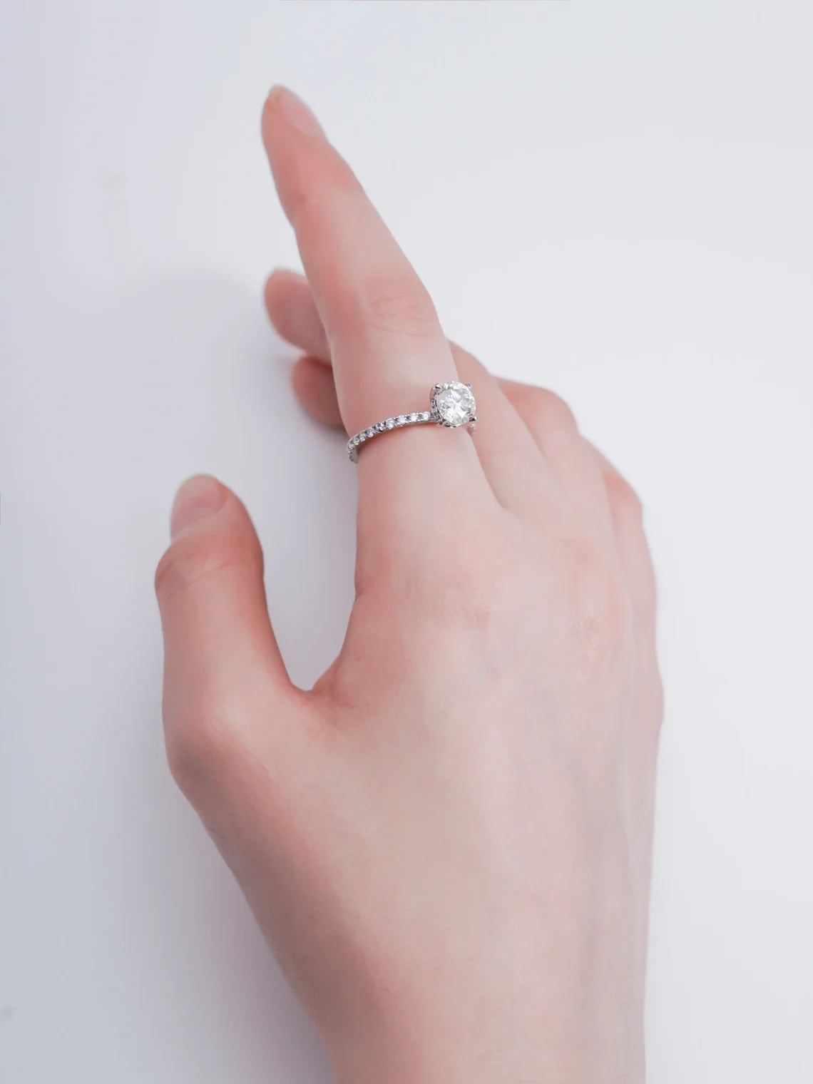 Shine from Every Angle | Round Cut Magic | Pavé Halo Band