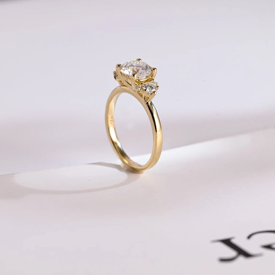 Elegant Light | Solid Gold Glow | Moissanite Radiance