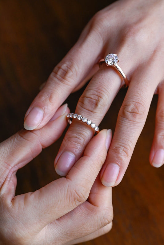 Round cut moissanite ring
