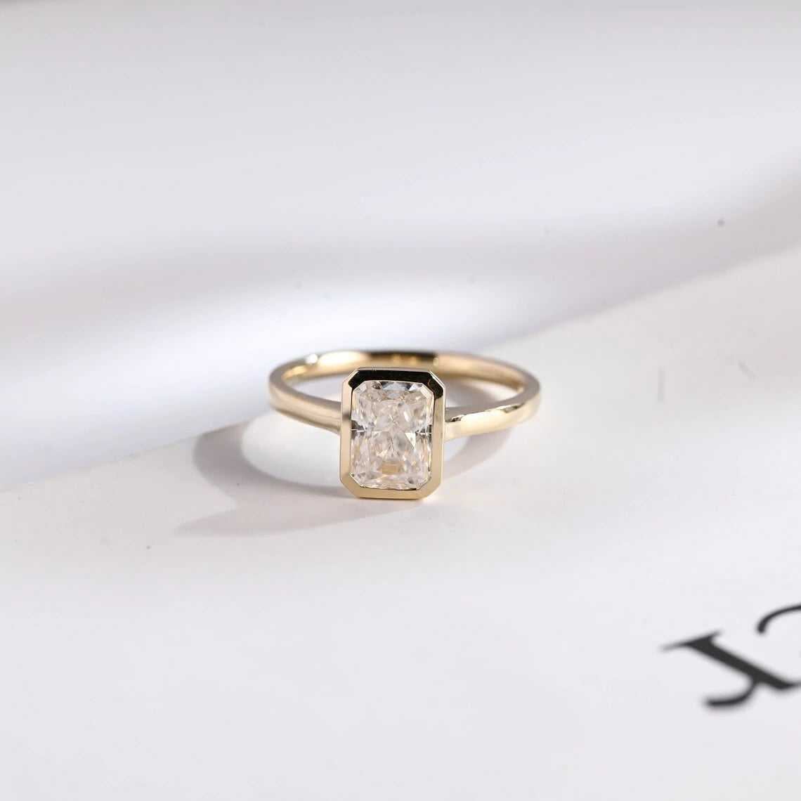 Minimalist Brilliance | Solid Gold Shine | Radiant Wonder