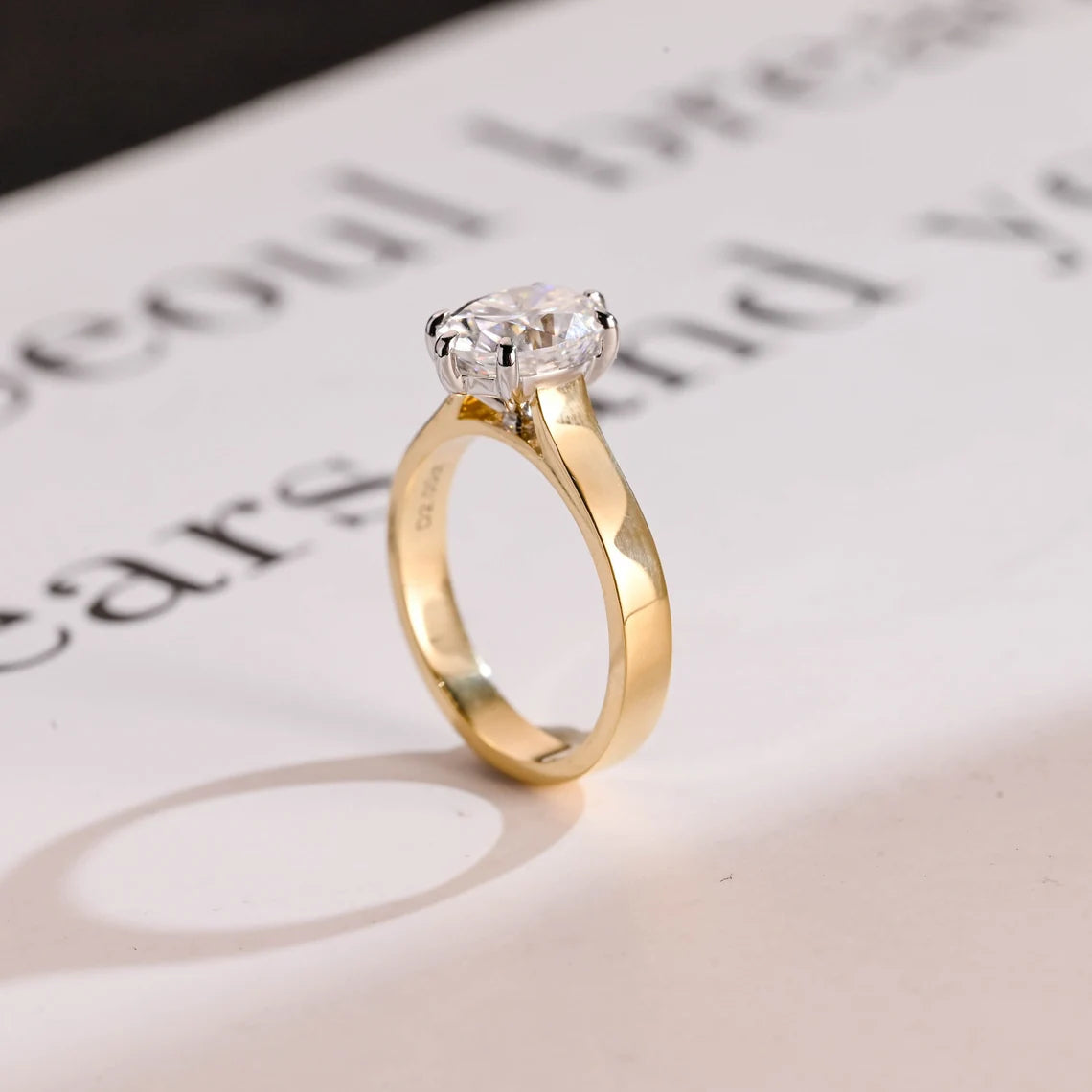 oval cut moissanite Ring