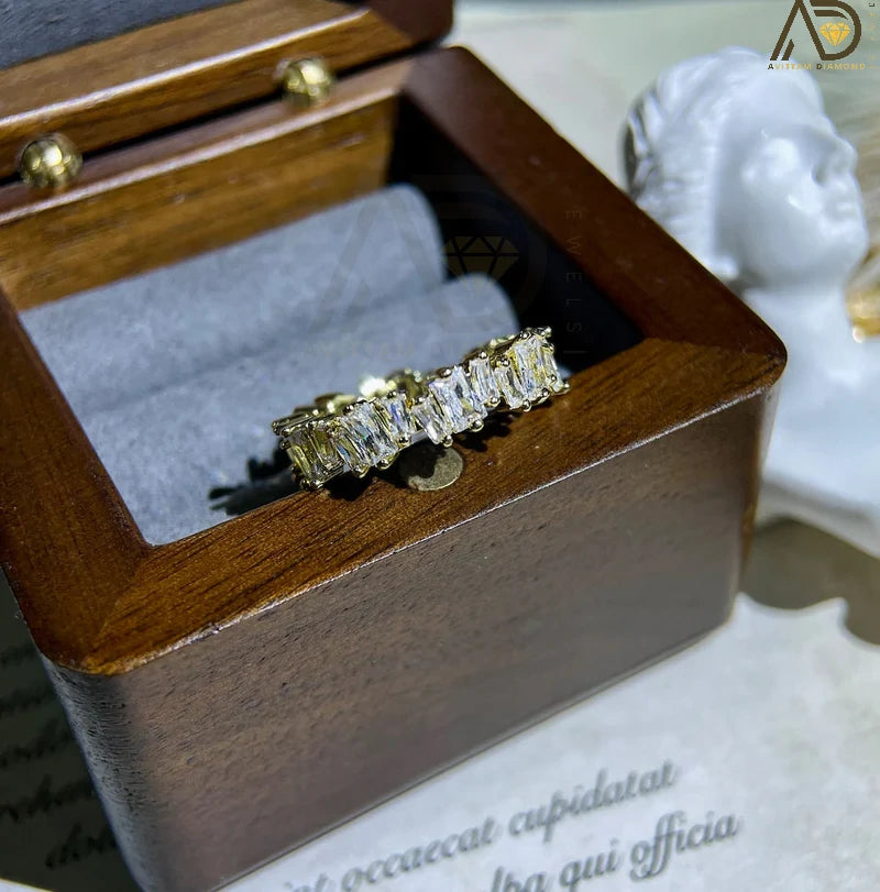 Twisted Style Moissanite Ring Design