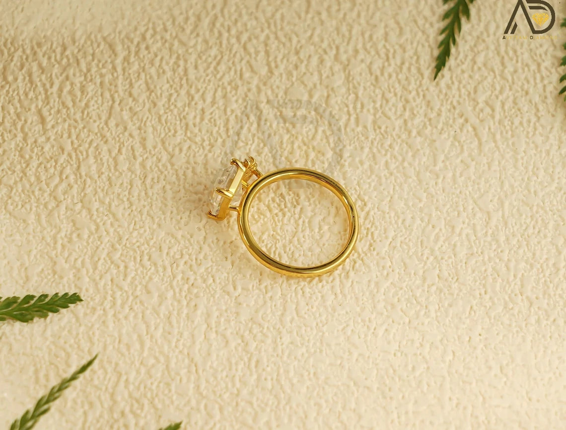 Celebrate love with this beautiful 10K/14K/18K Solid Gold Emerald Cut Moissanite Engagement Ring. Its dainty cluster design is perfect for engagements, anniversaries, or as a thoughtful birthday gift for her.