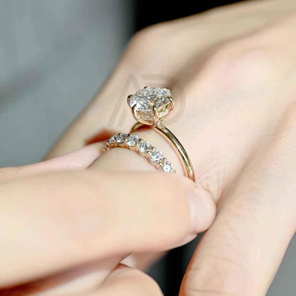 Round Cut Moissanite Engagement Wedding Band, Round Half-Eternity Band, Solid Gold Personalized Matching Band, Anniversary Gift, Women's Moissanite Ring, Customizable Fine Jewelry, Unique Anniversary Band, Luxurious Symbol of Love, Timeless Elegance, Romantic Anniversary Jewelry