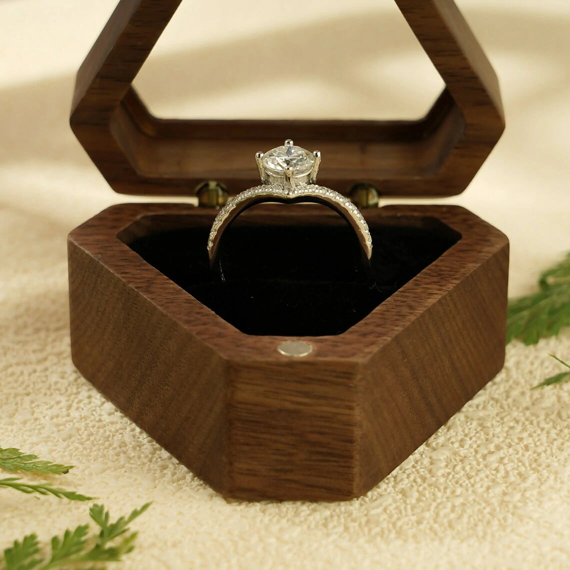 Anniversary Gift Idea | Moissanite Twisted Ring | Sparkling Gold Band