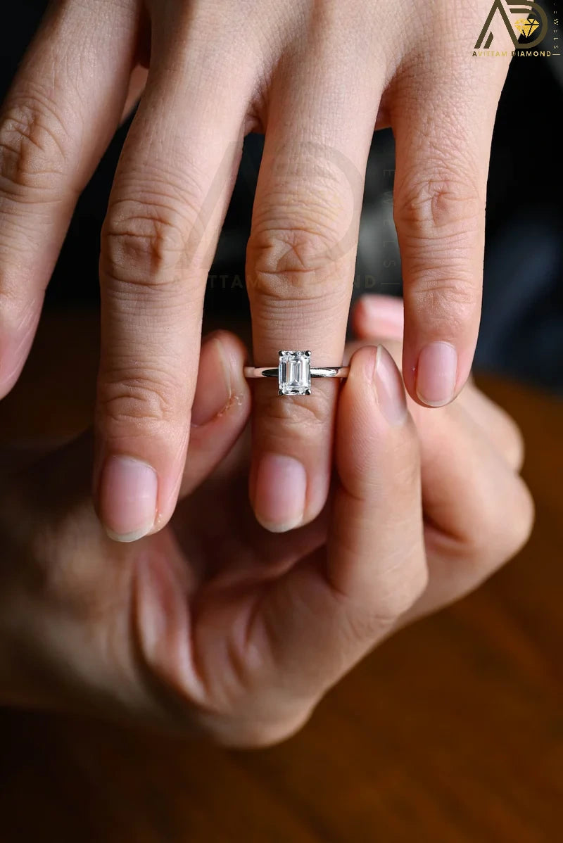 Elegant Emerald Cut Wedding Ring