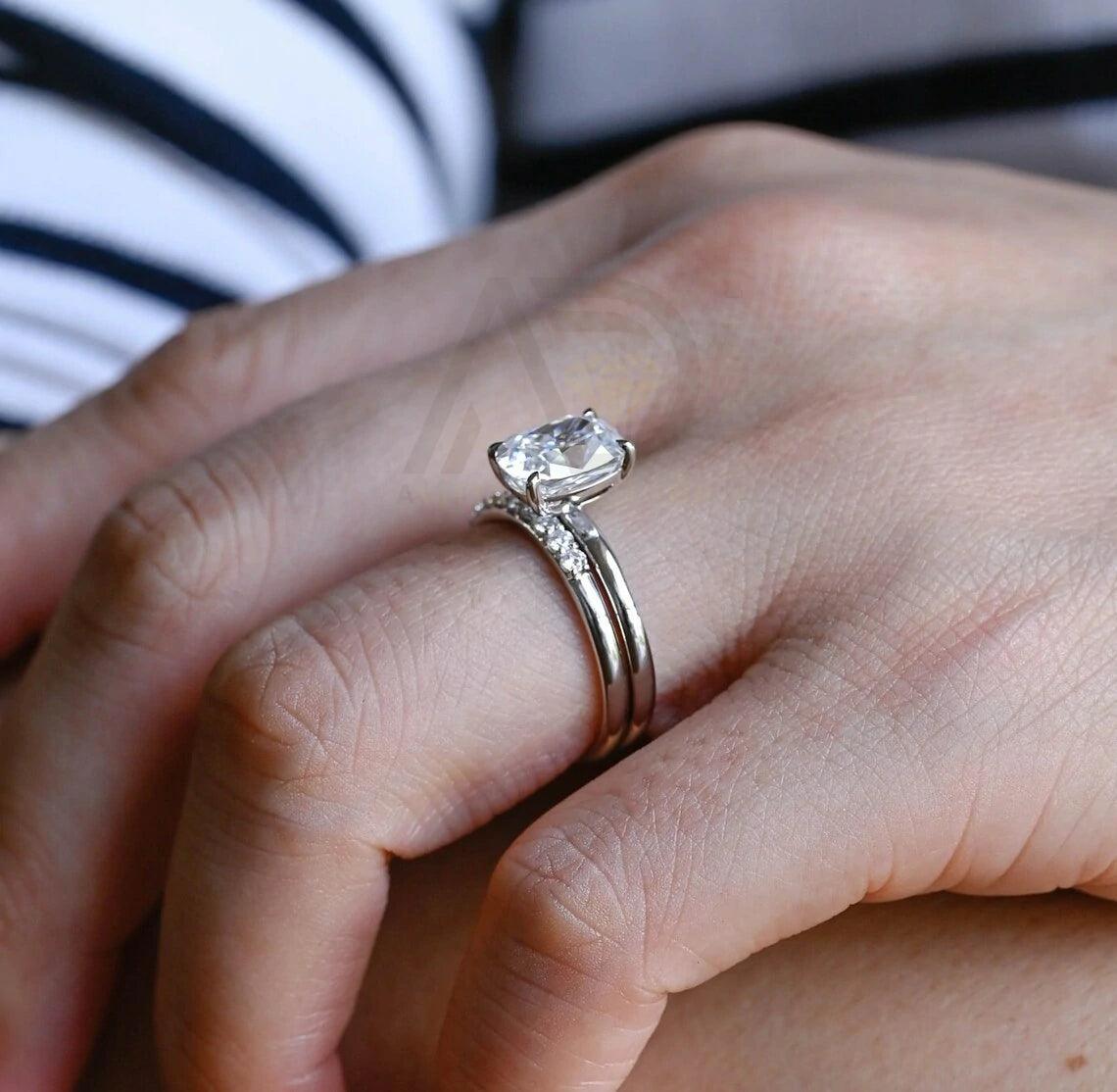 Round Moissanite Wedding Band, Solid Gold Moissanite Bridal Band, Half-Eternity Matching Band, Engagement Ring Anniversary Gifts, Women's Moissanite Ring, Customizable Fine Jewelry, Unique Anniversary Band, Luxurious Symbol of Love, Timeless Elegance, Romantic Anniversary Jewelry