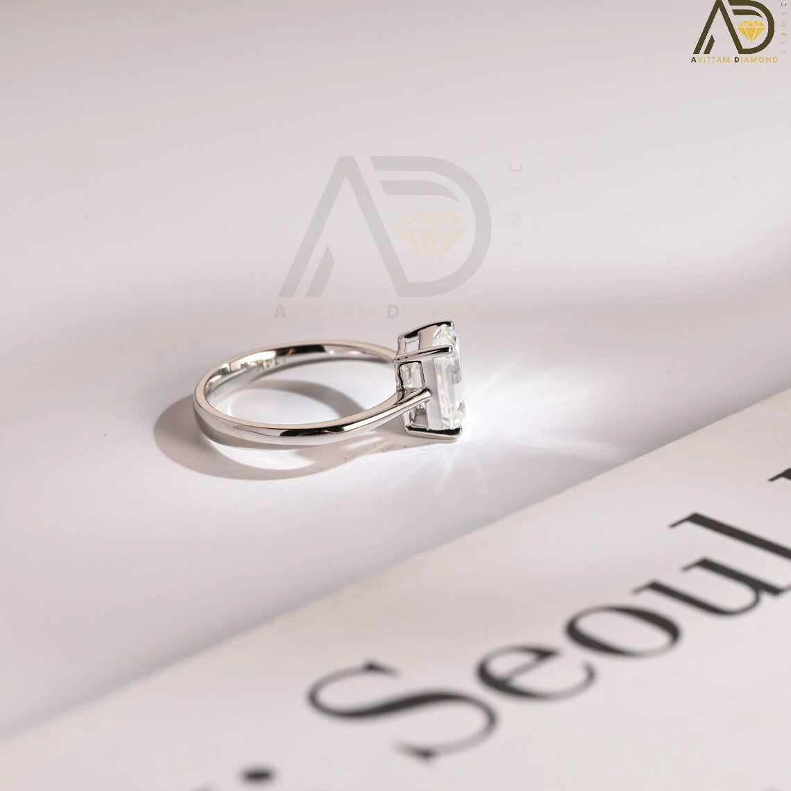 Elegant Moissanite engagement ring