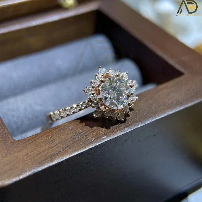 Sparkling Moissanite Diamond Ring