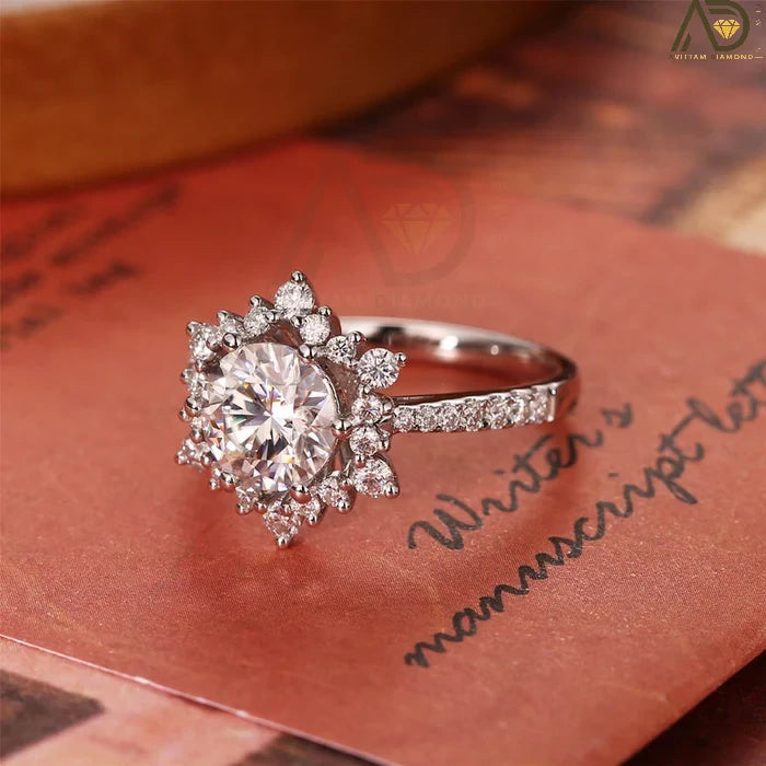 Luxurious Moissanite Ring