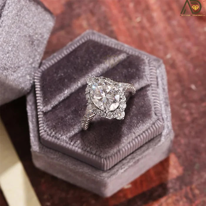 Oval Cut Moissanite Engagement Ring
