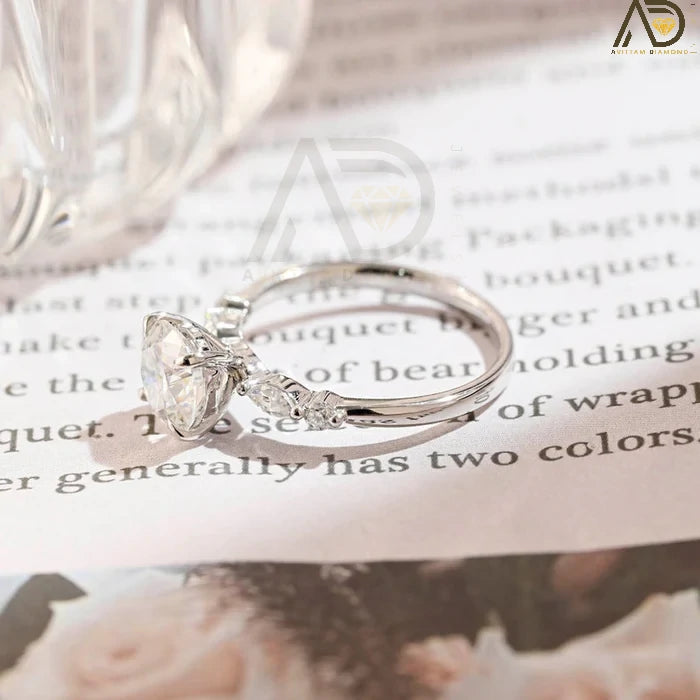 Round Cut Diamond Ring for Women