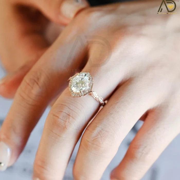 Oval Halo Engagement Rings with Moissanite Center