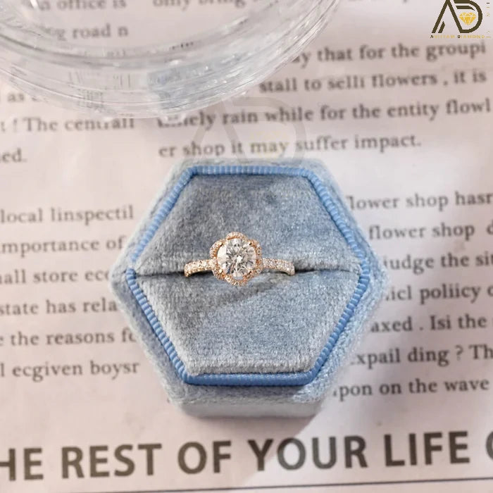 Solitaire Round Cut Moissanite Engagement Ring