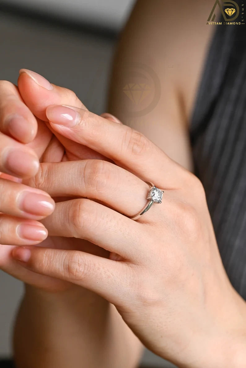Celebrate your love with our chic Solid Gold Cushion Cut Moissanite Engagement Ring. The bar setting adds a modern touch, making it an ideal anniversary gift, promise ring, or birthday surprise for her.
