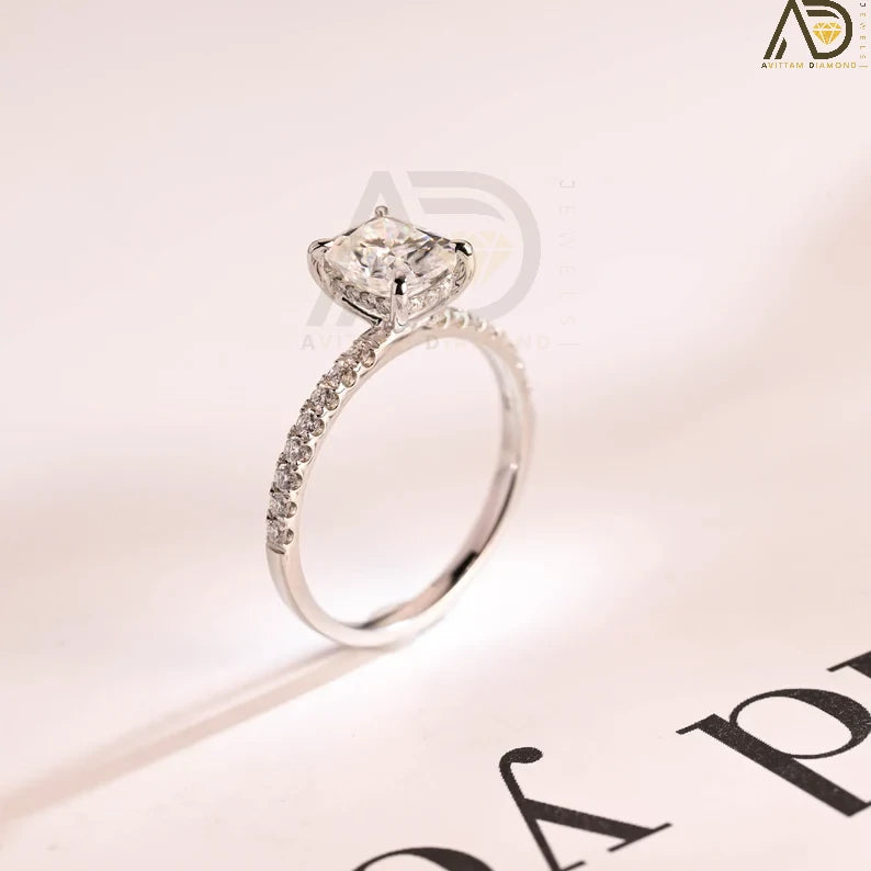 Exquisite Hidden Halo Rings