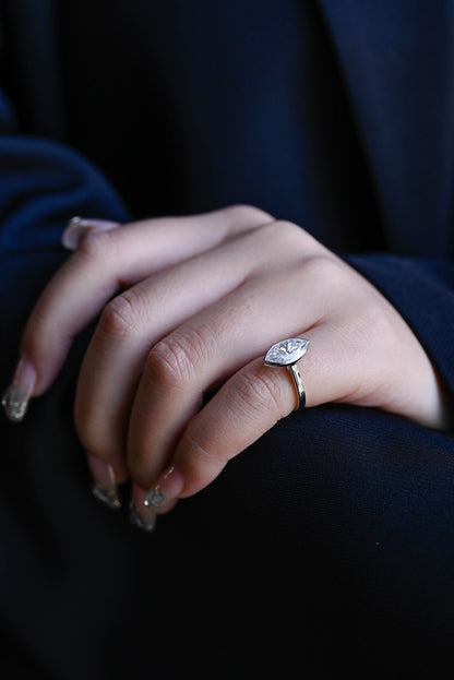 Timeless engagement ring