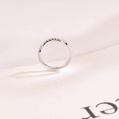 Round cut moissanite band