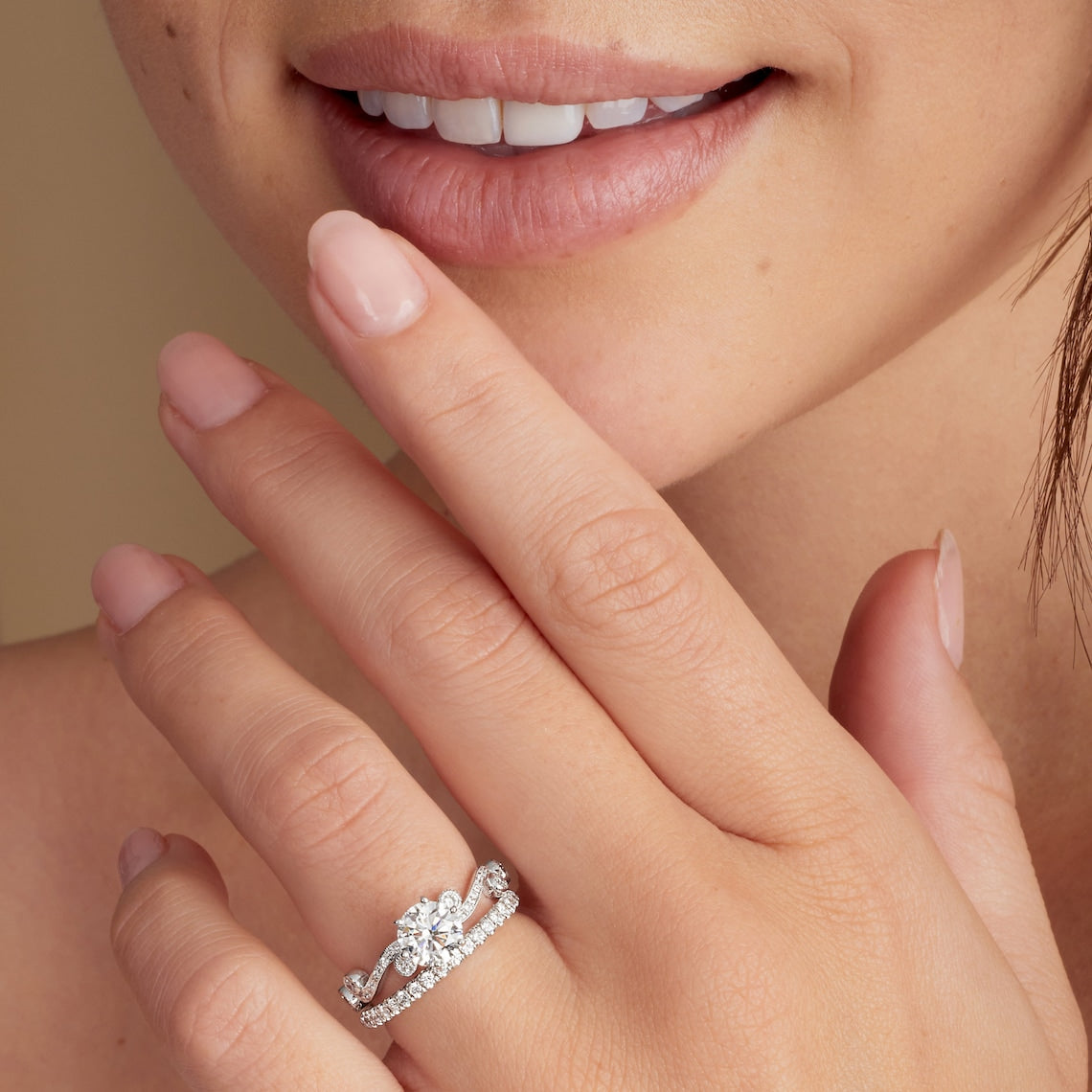 Swirl style pave ring
