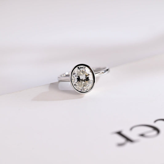Oval Cut Moissanite Ring