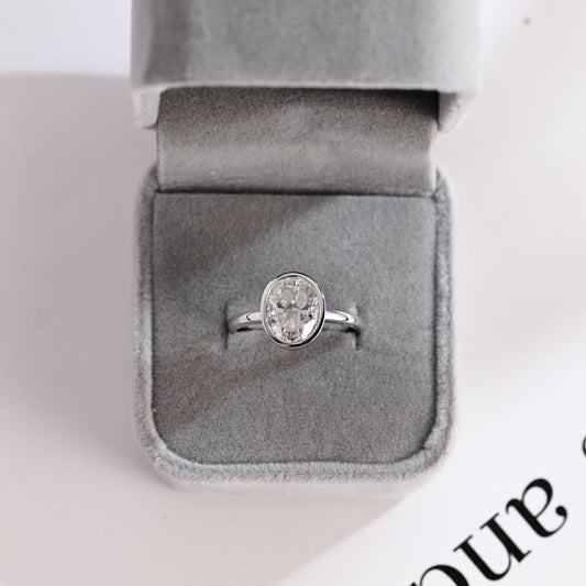 Oval Cut Moissanite Ring