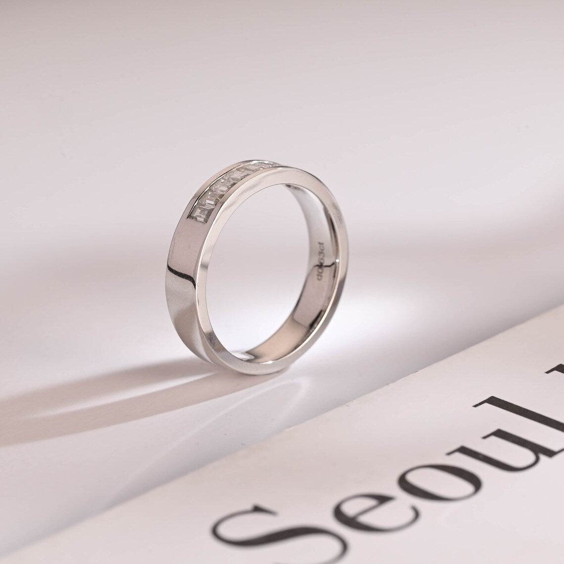 Unisex moissanite ring