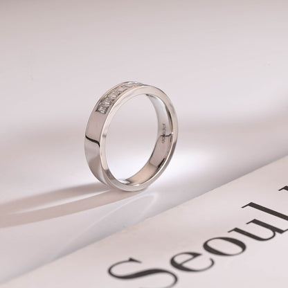 Unisex moissanite ring