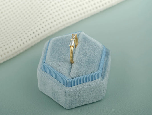 Baguette moissanite band