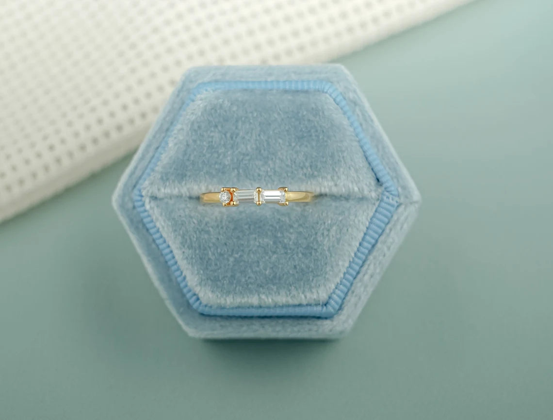 Baguette moissanite band