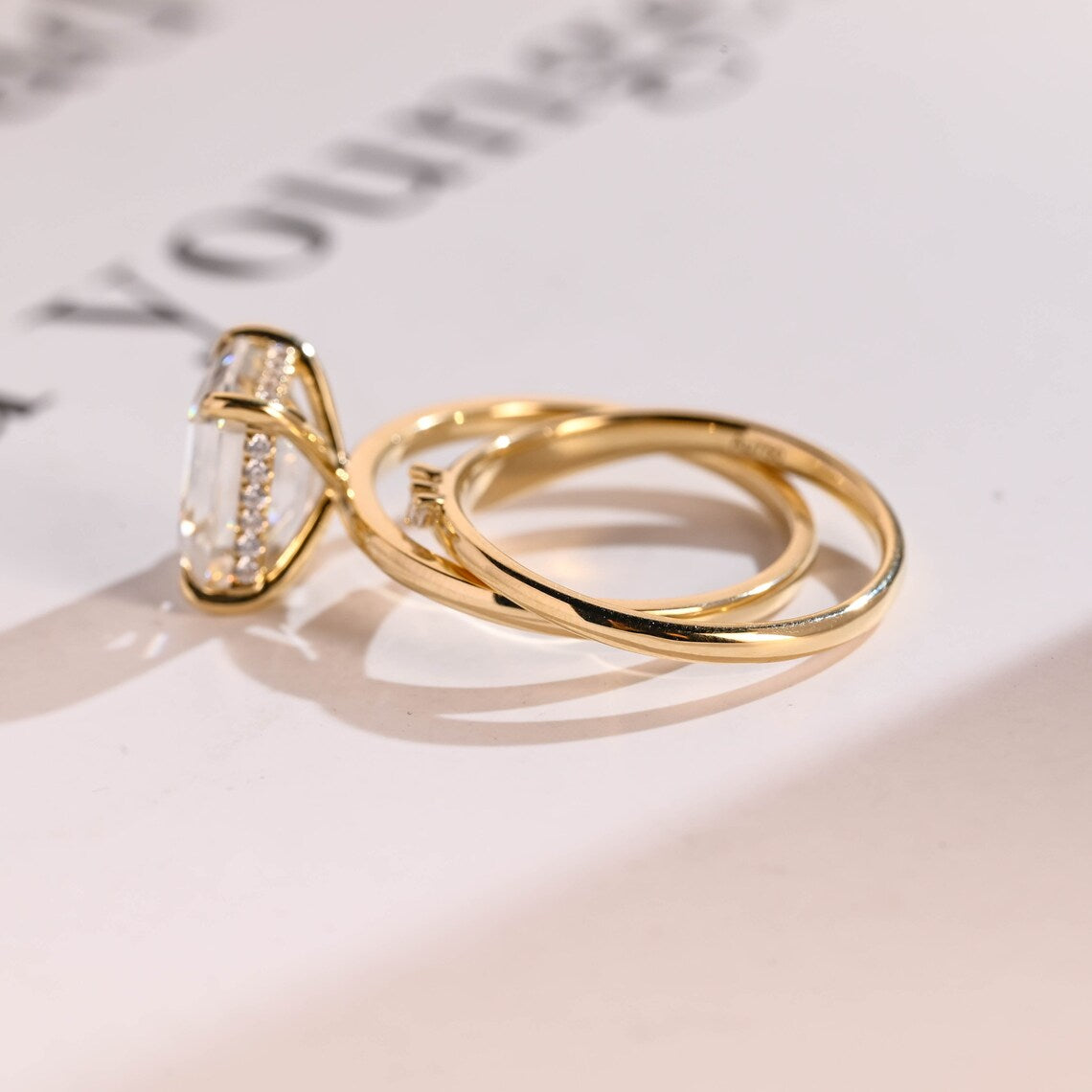 Luxury engagement ring