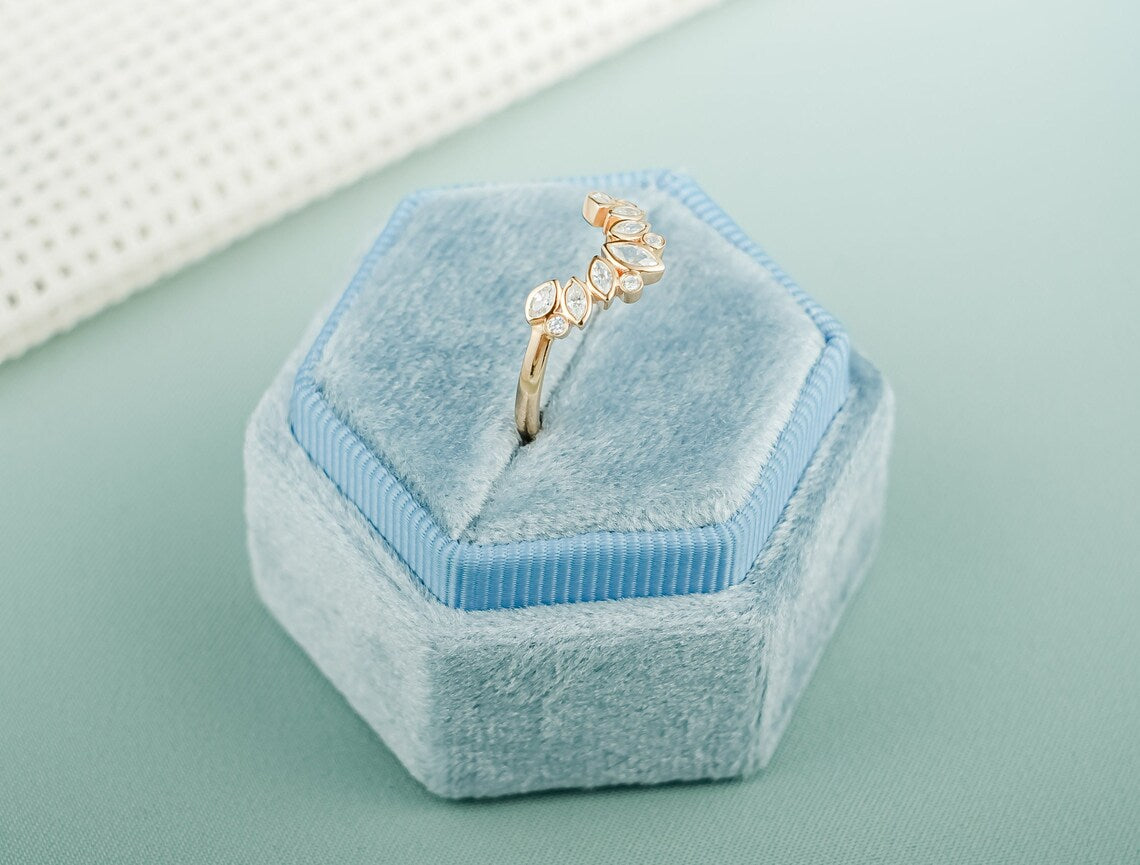 Vintage leaf wedding band