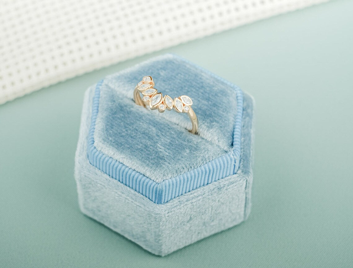 Curved moissanite band