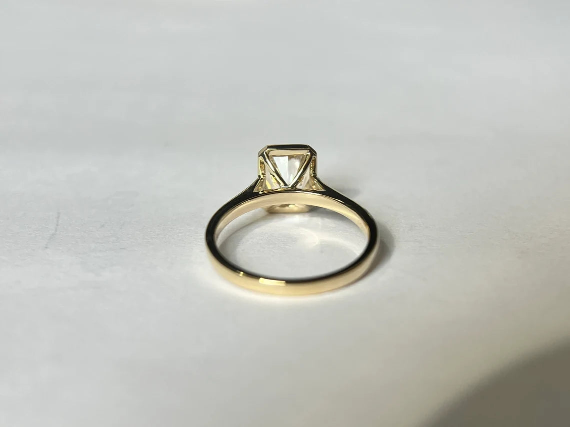 Clean Modern Design | Solid Gold Gift | Moissanite Ring

