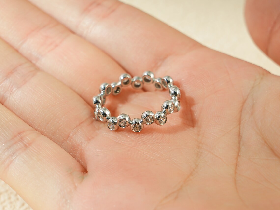 Full eternity wedding ring