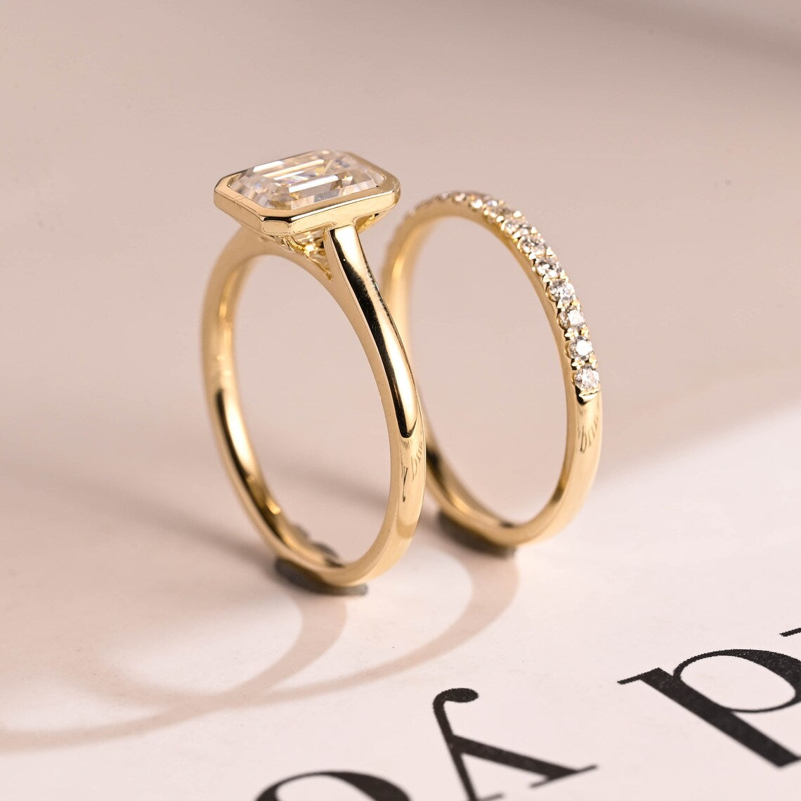 Modern bridal ring set