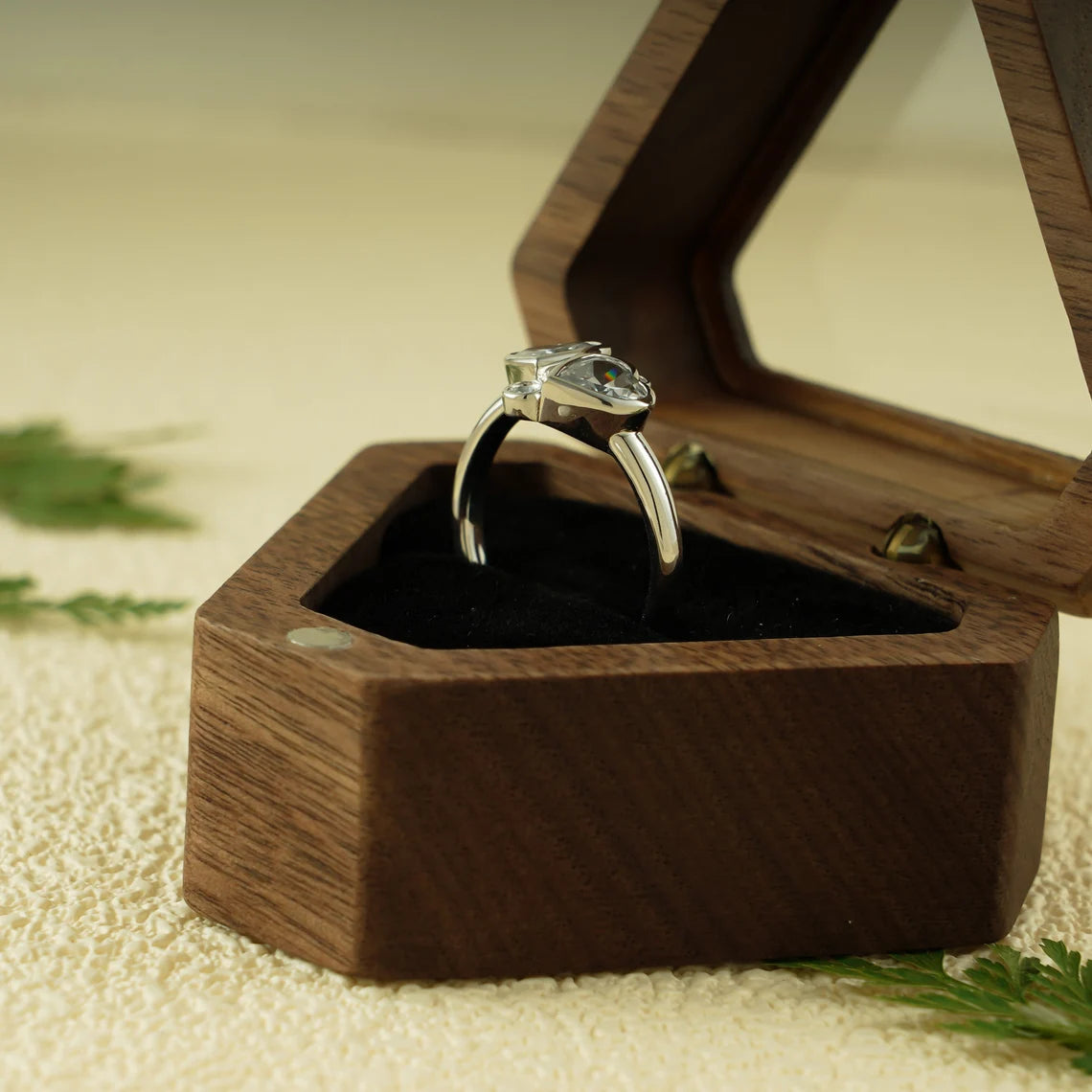 Bezel round diamond ring